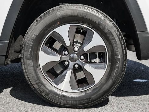 Used 2023 Jeep Grand Cherokee 4WD 4xe w/ Luxury Tech Group II image 20