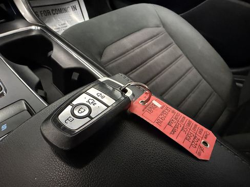 Used 2020 Ford Fusion SE FWD image 13