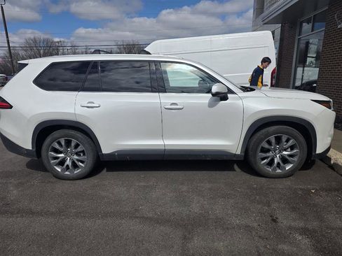Used 2024 Toyota Grand Highlander Limited image 8