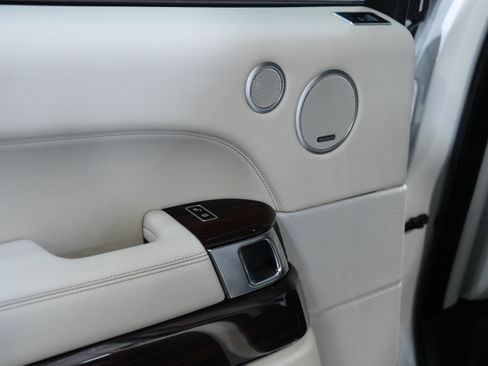 Used 2014 Land Rover Range Rover Supercharged image 35