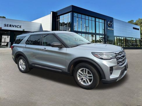 Used 2025 Ford Explorer Active w/ Active Comfort Package RWD image 2