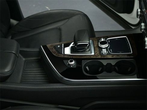 Used 2017 Audi Q7 3.0T Premium Plus image 30