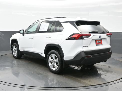 Used 2021 Toyota RAV4 LE image 4