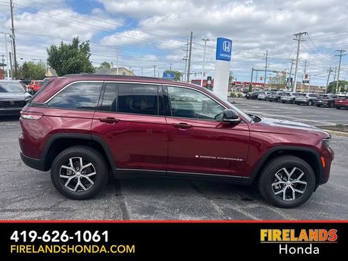 Used 2024 Jeep Grand Cherokee Limited AWD/4WD image 6