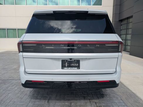 New 2025 Lincoln Navigator Reserve image 6