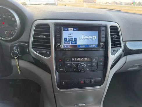 Used 2011 Jeep Grand Cherokee Laredo image 15