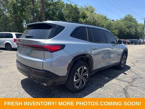 Used 2025 Buick Enclave Sport Touring w/ Power Package FWD image 2