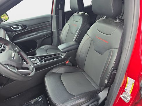 Used 2025 Jeep Compass Trailhawk AWD/4WD image 14