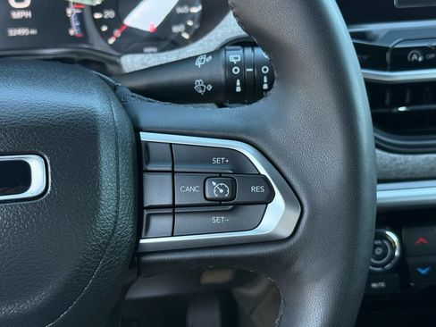 Used 2025 Jeep Compass Latitude AWD/4WD image 18