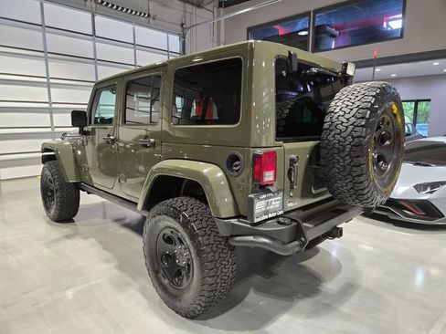 Used 2016 Jeep Wrangler Unlimited Rubicon w/ Connectivity Group AWD/4WD image 8
