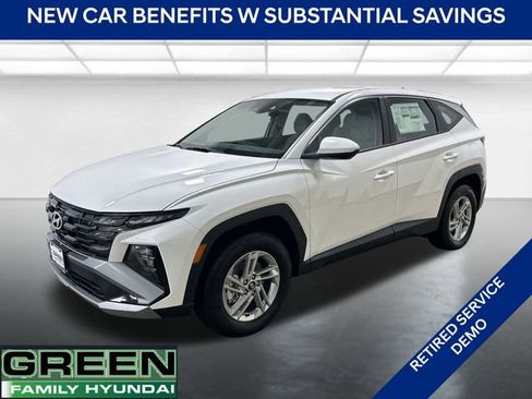 Certified 2025 Hyundai Tucson SE image 1