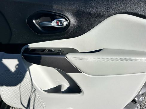 Used 2021 Jeep Cherokee Latitude Plus w/ Security Package image 10