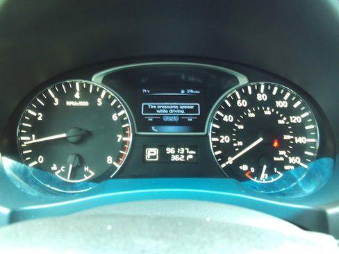 Used 2015 Nissan Altima 2.5 SL w/ Technology Package FWD image 10