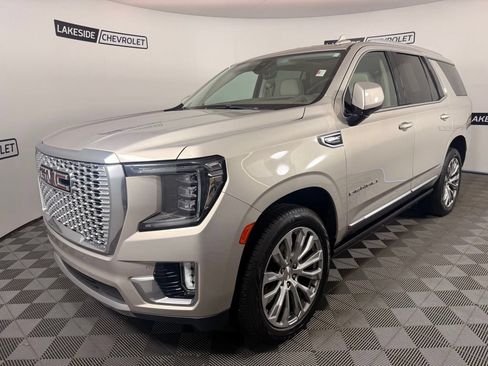 Used 2021 GMC Yukon Denali w/ Denali Premium Package AWD/4WD image 2