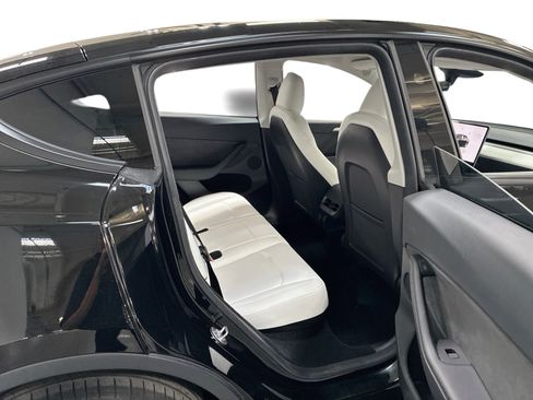 Certified 2023 Tesla Model Y Long Range AWD/4WD image 10