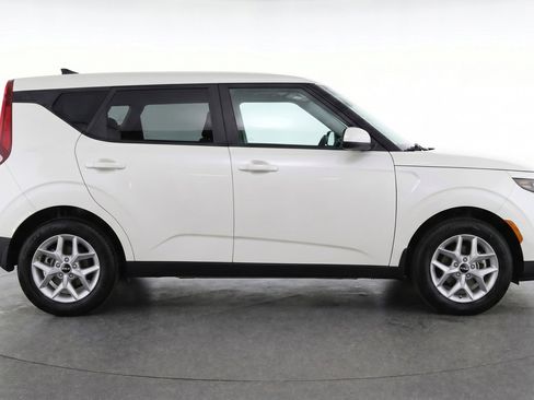 Used 2025 Kia Soul LX w/ LX Technology Package FWD image 11