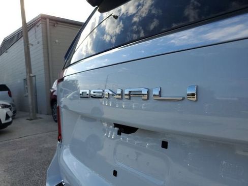 New 2026 GMC Yukon XL Denali w/ Sun & Power Step Package AWD/4WD image 9