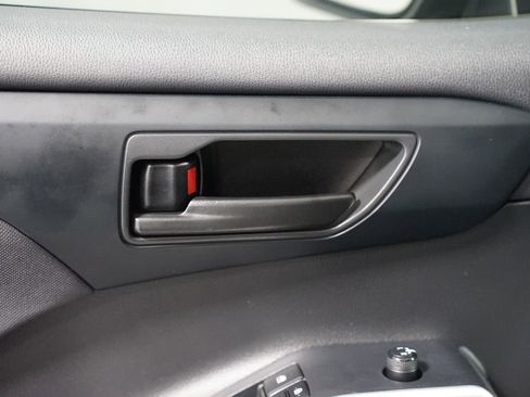 Certified 2023 Toyota Highlander L image 32