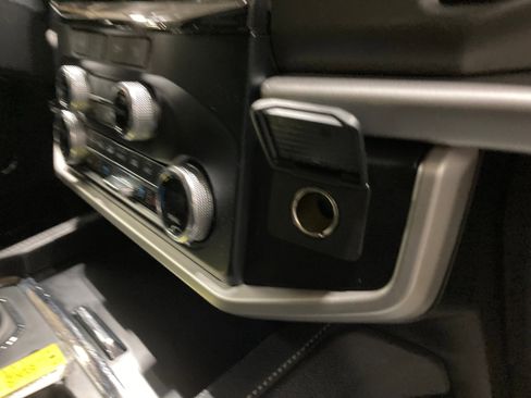 Used 2024 Ford Expedition Max XLT image 6