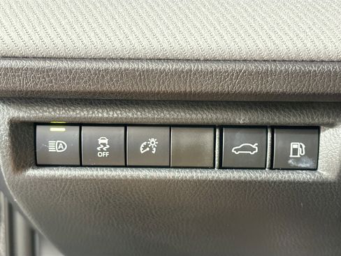 Used 2025 Toyota Camry SE FWD image 15
