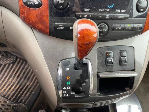 Used 2006 Toyota Sienna XLE Limited image 38