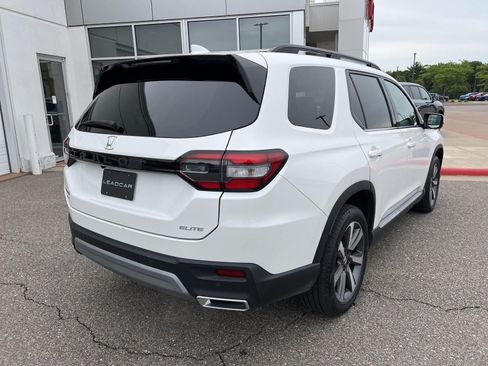 Used 2025 Honda Pilot Elite image 13