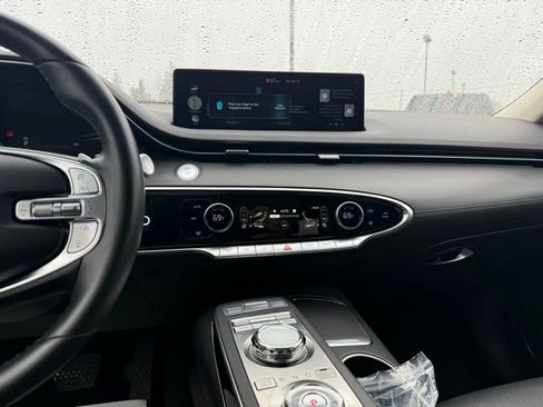 Used 2025 Genesis GV70 2.5T AWD/4WD image 21