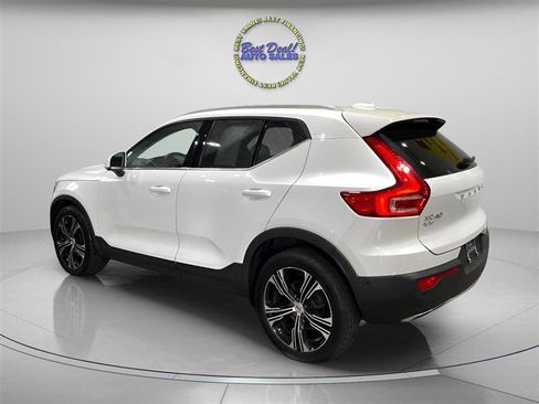 Used 2019 Volvo XC40 T4 Inscription FWD image 3