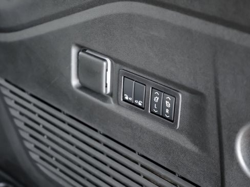 New 2026 GMC Yukon Denali w/ Sun & Power Step Package image 9