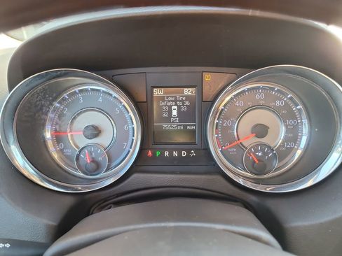 Used 2013 Chrysler Town & Country Limited w/ Luxury Group image 29