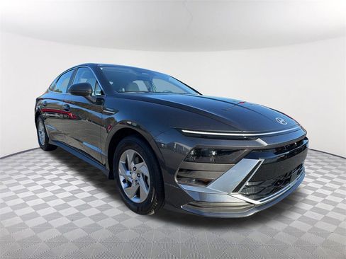 Certified 2025 Hyundai Sonata SE image 3