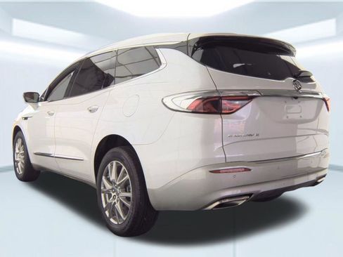 Used 2023 Buick Enclave Essence w/ Experience Buick Package image 4
