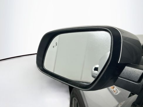 Used 2025 Hyundai Venue SEL FWD image 16