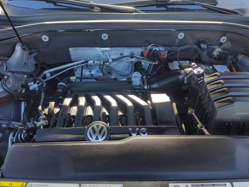 Certified 2020 Volkswagen Atlas Cross Sport SEL Premium image 20