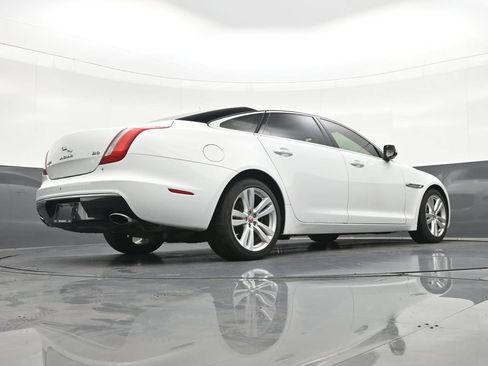 Used 2016 Jaguar XJ L Portfolio RWD image 27