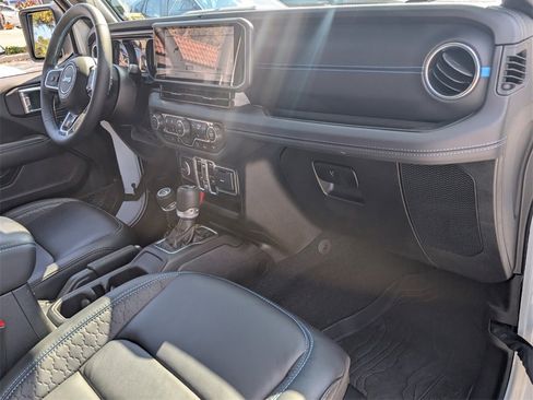 Used 2024 Jeep Wrangler High Altitude image 16