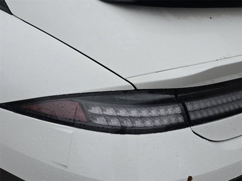 New 2025 Hyundai Ioniq 6 SE image 33