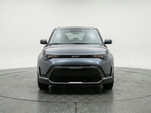 Used 2025 Kia Soul LX w/ LX Technology Package FWD image 2