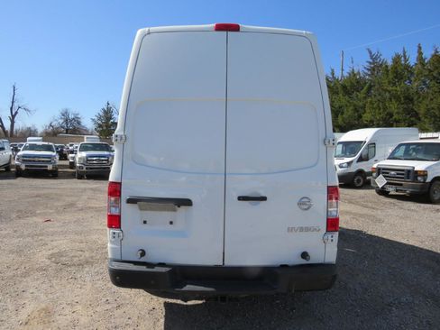 Used 2017 Nissan NV 3500 SV RWD image 5