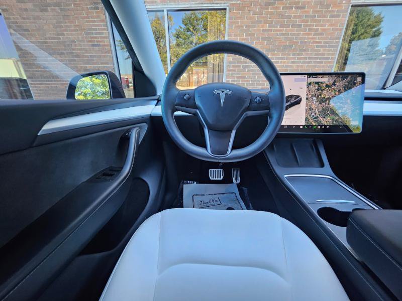 Used 2024 Tesla Model Y Long Range AWD/4WD image 4