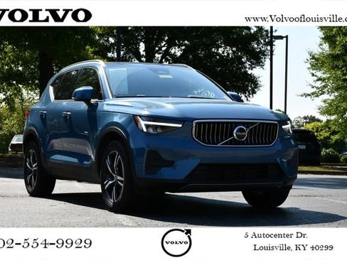 Certified 2024 Volvo XC40 B5 Core AWD/4WD image 1