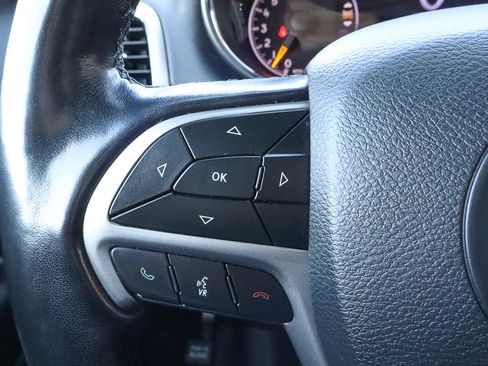 Used 2021 Jeep Grand Cherokee Laredo X image 28