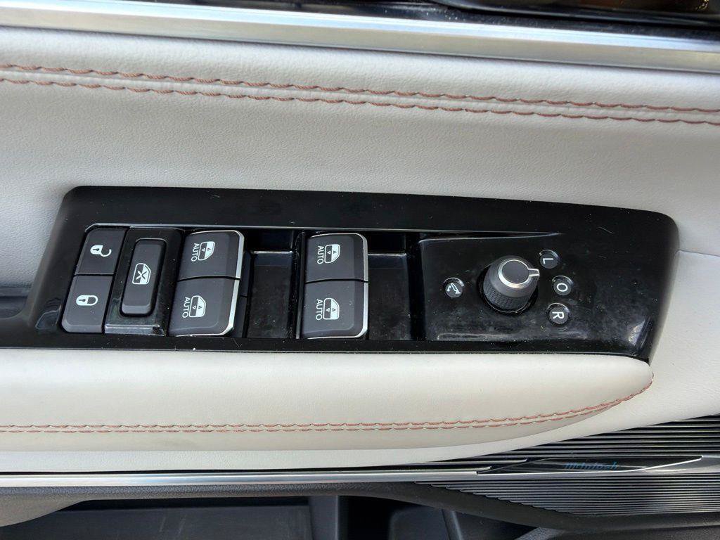 Used 2022 Jeep Grand Wagoneer Series I AWD/4WD image 38