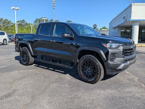 Used 2024 Chevrolet Colorado Trail Boss w/ Technology Package AWD/4WD image 1