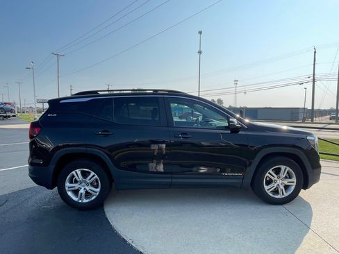Used 2022 GMC Terrain SLE w/ Driver Convenience Package FWD image 8