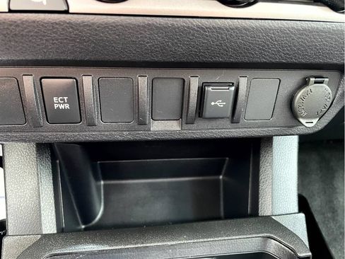 Used 2021 Toyota Tacoma SR AWD/4WD image 18