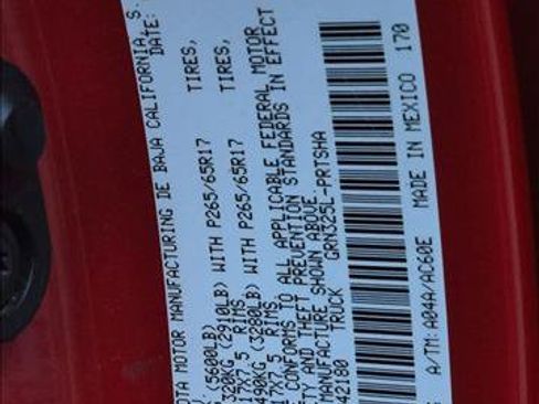 Used 2017 Toyota Tacoma TRD Sport w/ Premium & Technology Package RWD image 17