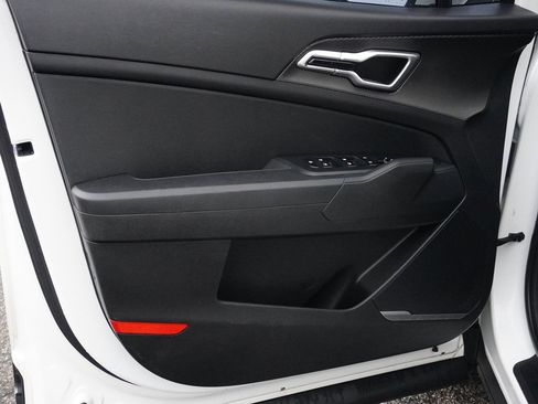 Used 2023 Kia Sportage LX image 19