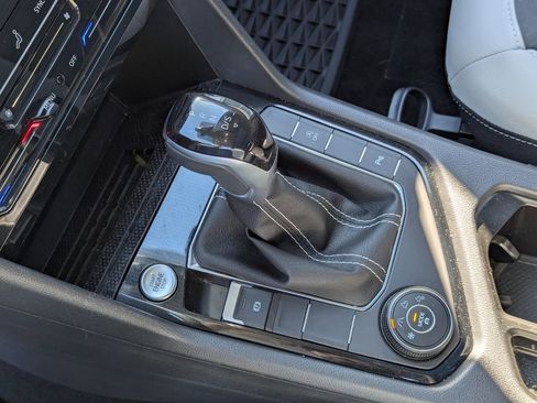 Used 2025 Volkswagen Taos SE w/ Panoramic Sunroof Package AWD/4WD image 16