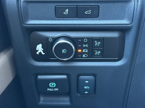 Used 2024 Ford Expedition Limited image 32